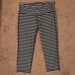 B&W striped Athleta Chaturanga crops size M